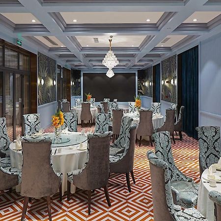 Gallery F Hotel Ухань Экстерьер фото