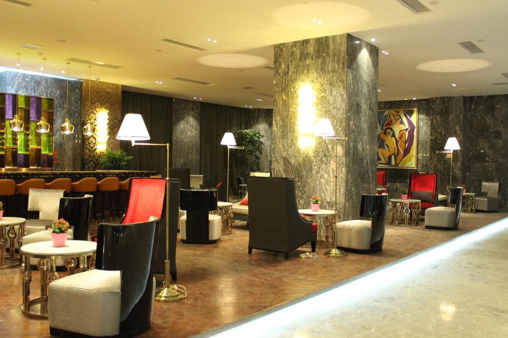 Gallery F Hotel Ухань Экстерьер фото