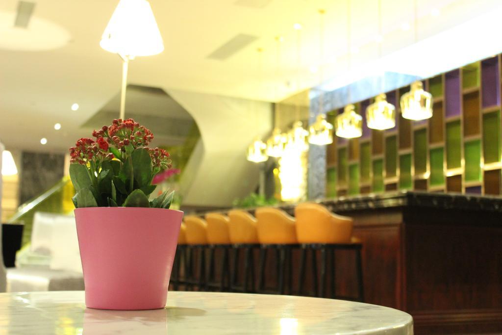 Gallery F Hotel Ухань Экстерьер фото