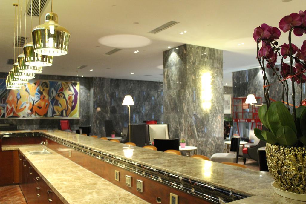 Gallery F Hotel Ухань Экстерьер фото