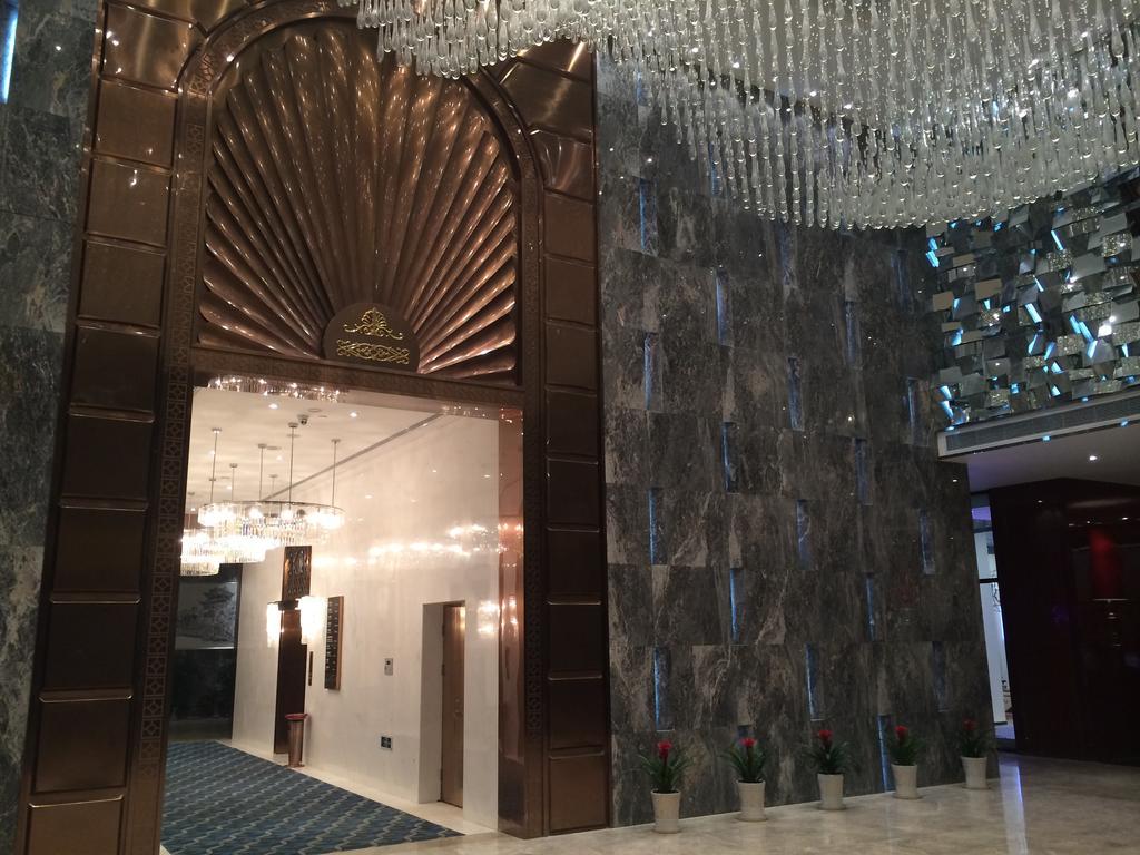 Gallery F Hotel Ухань Экстерьер фото