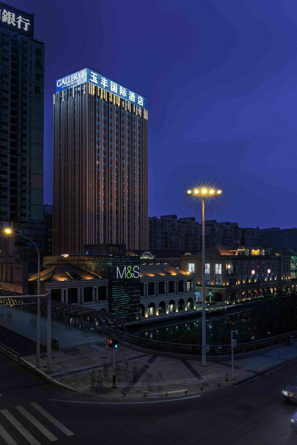 Gallery F Hotel Ухань Экстерьер фото