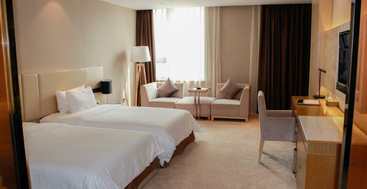 Gallery F Hotel Ухань Экстерьер фото