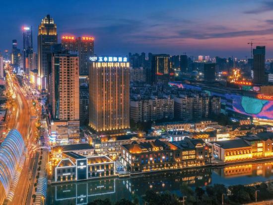 Gallery F Hotel Ухань Экстерьер фото