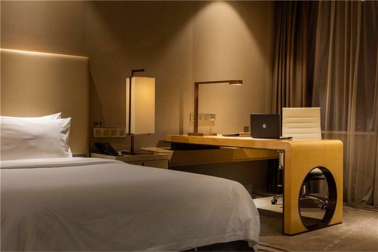 Gallery F Hotel Ухань Экстерьер фото