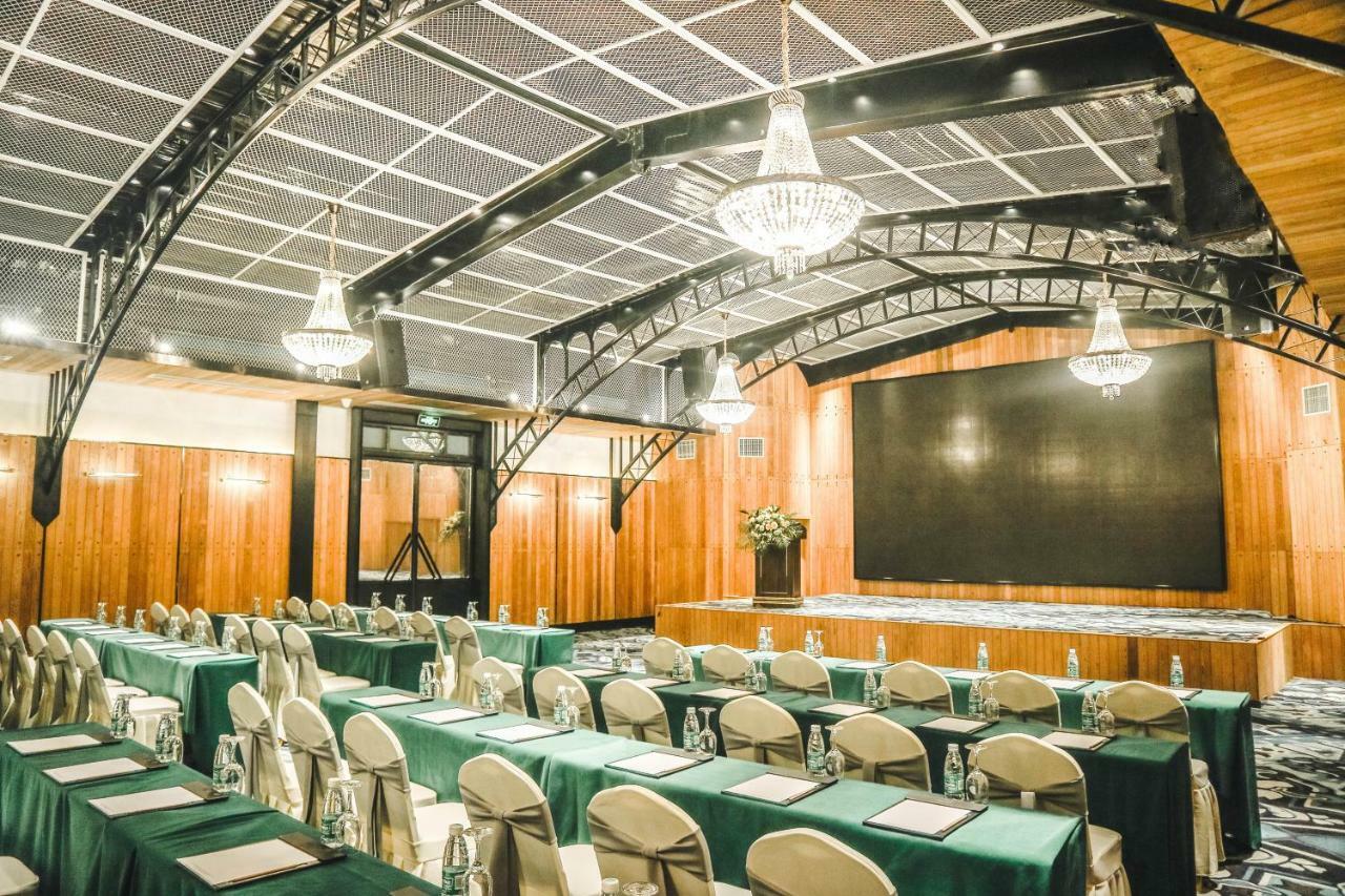 Gallery F Hotel Ухань Экстерьер фото