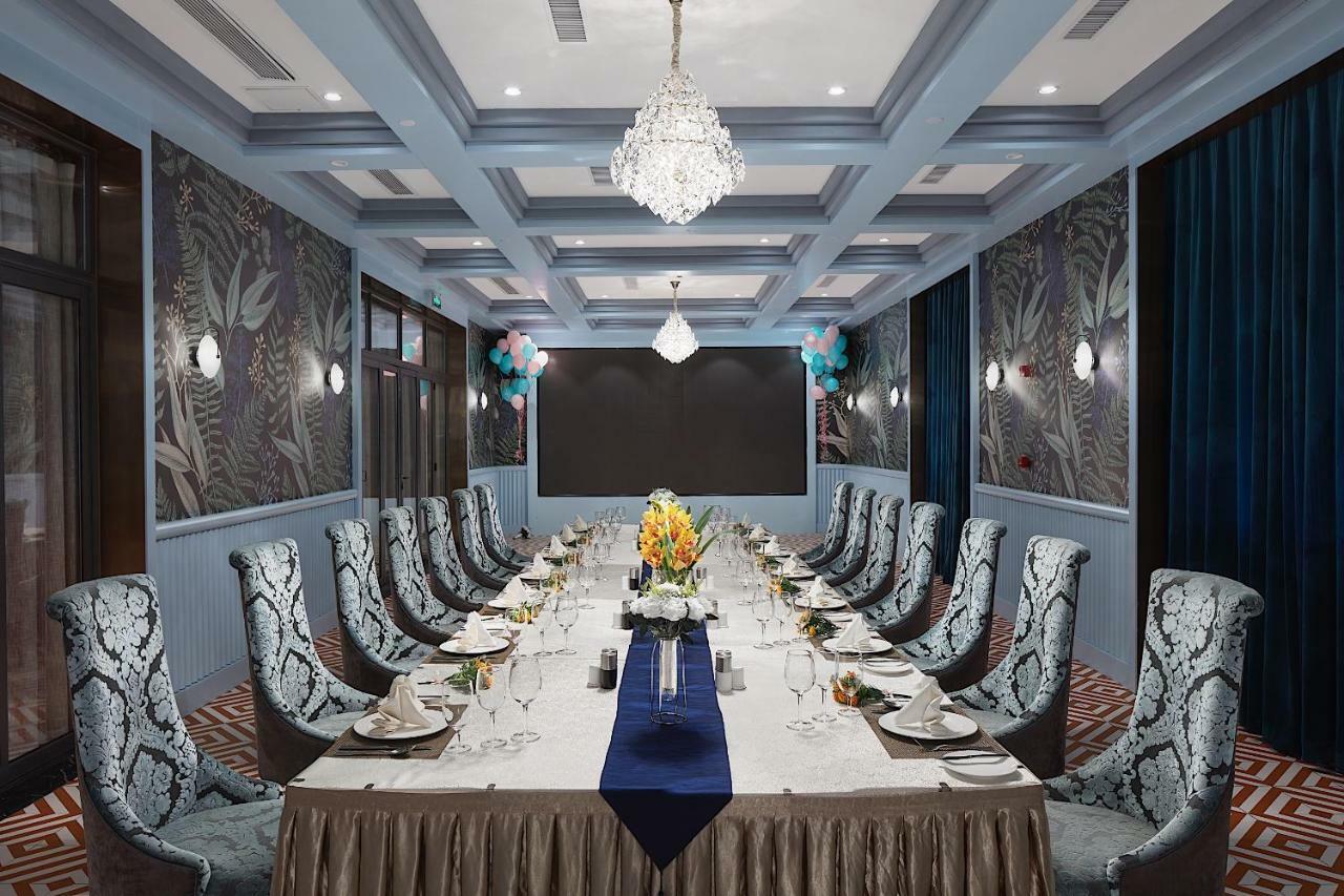 Gallery F Hotel Ухань Экстерьер фото