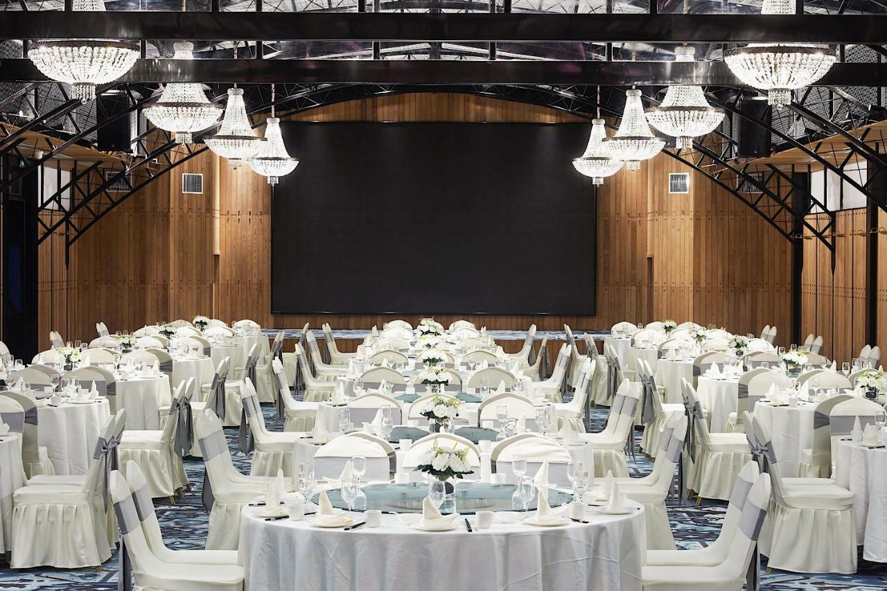 Gallery F Hotel Ухань Экстерьер фото