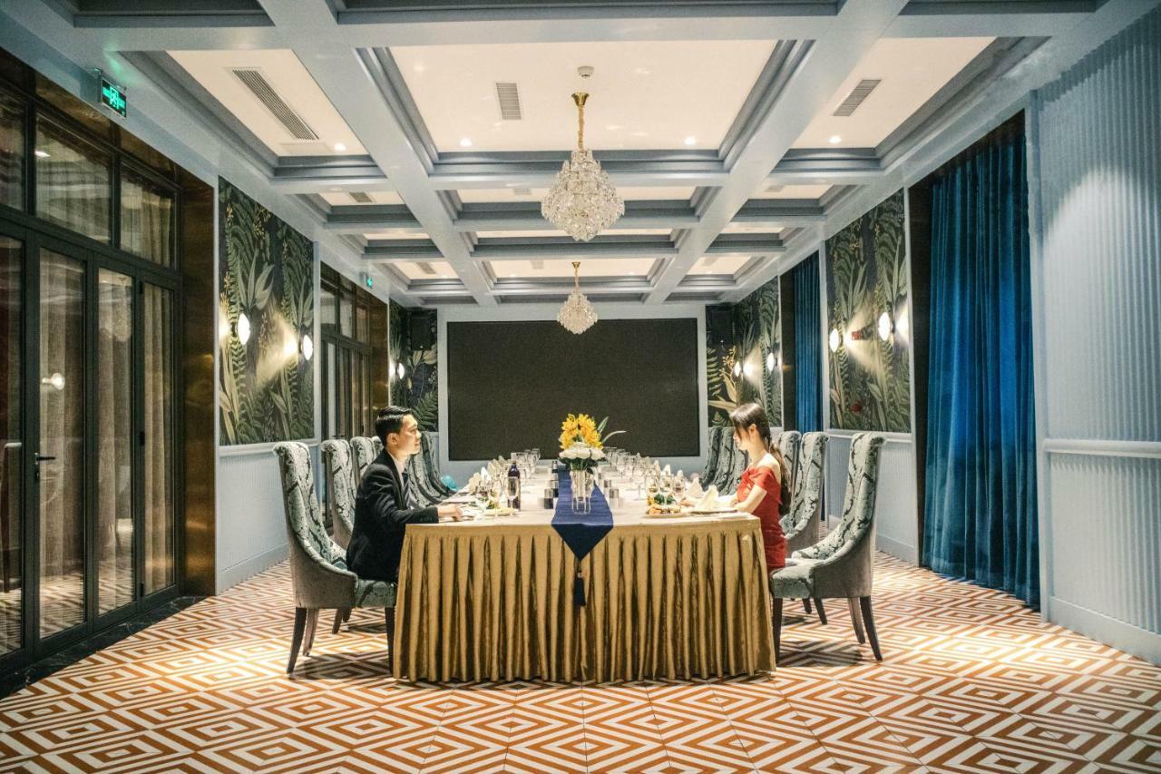 Gallery F Hotel Ухань Экстерьер фото