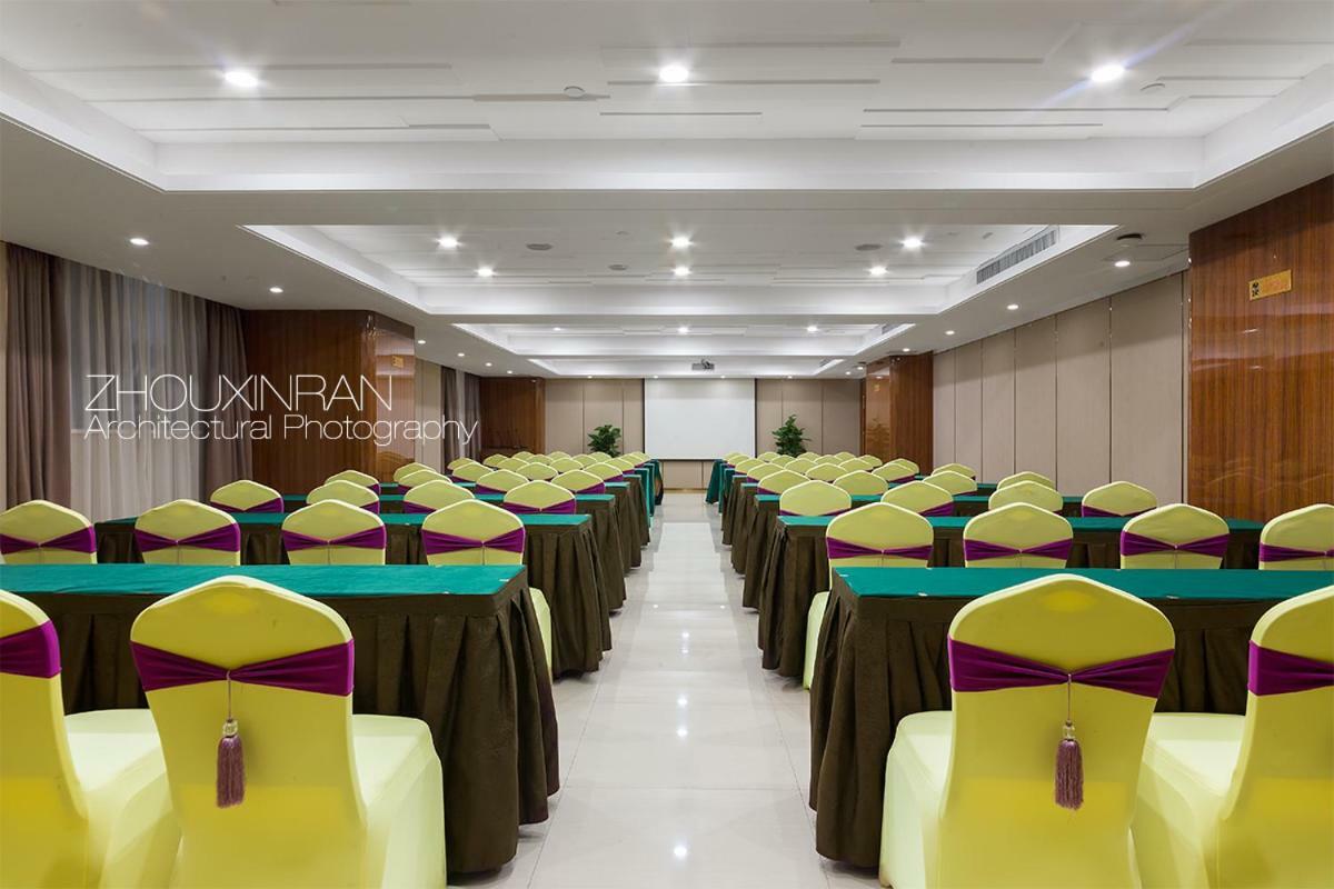 Gallery F Hotel Ухань Экстерьер фото